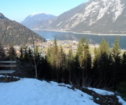 Winterliche Aussicht von der Rodelhütte über den Achensee